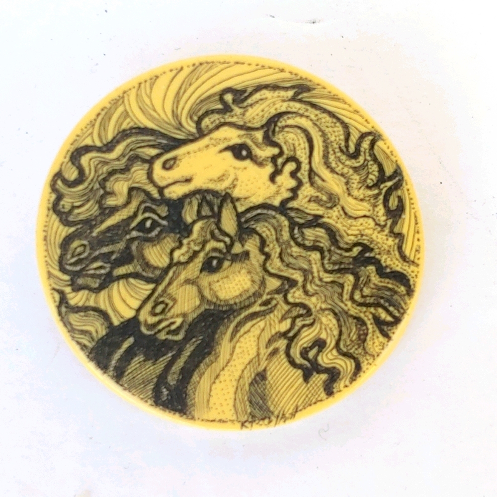 Drawn three horses pin/brooch